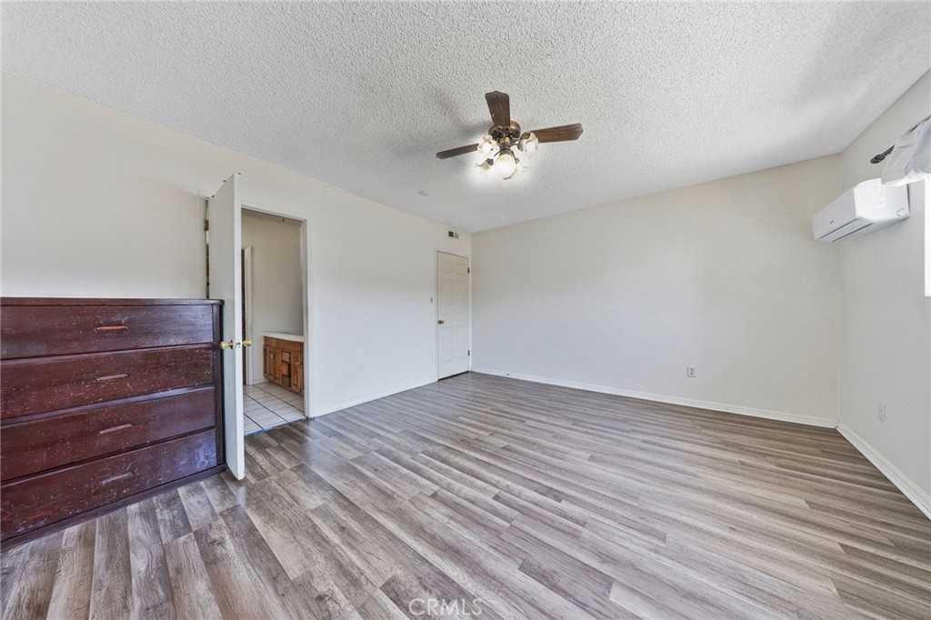915 E 41st