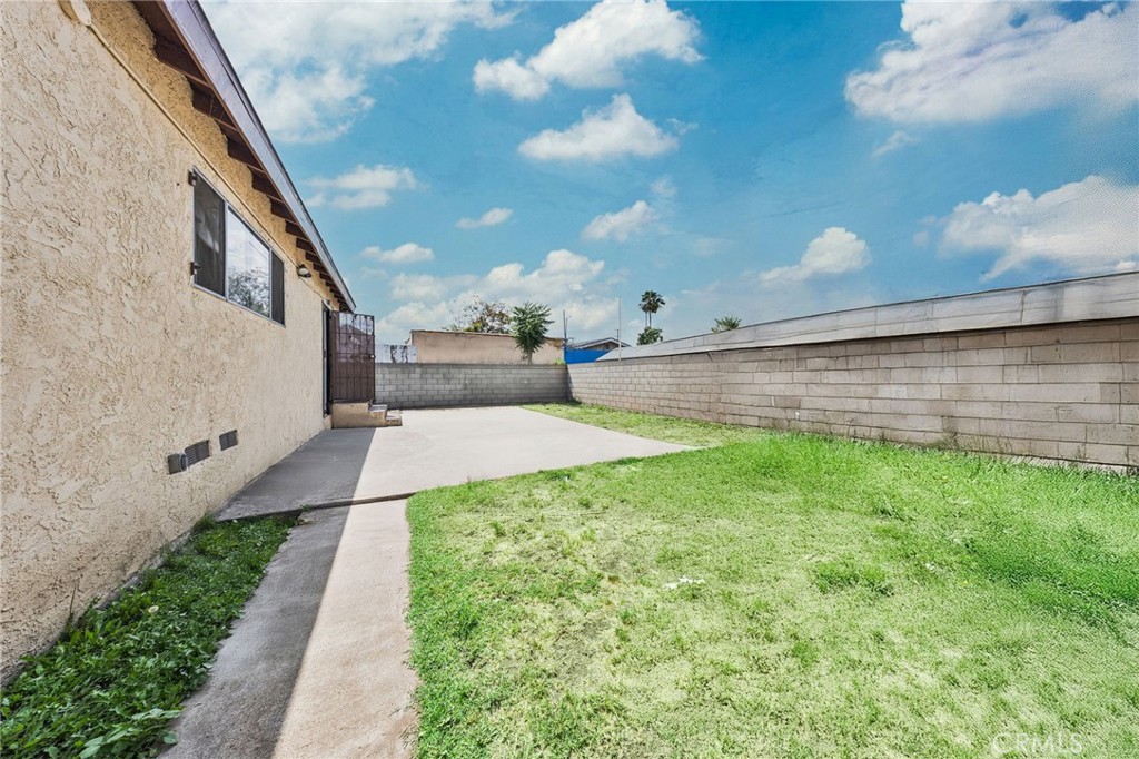 915 E 41st