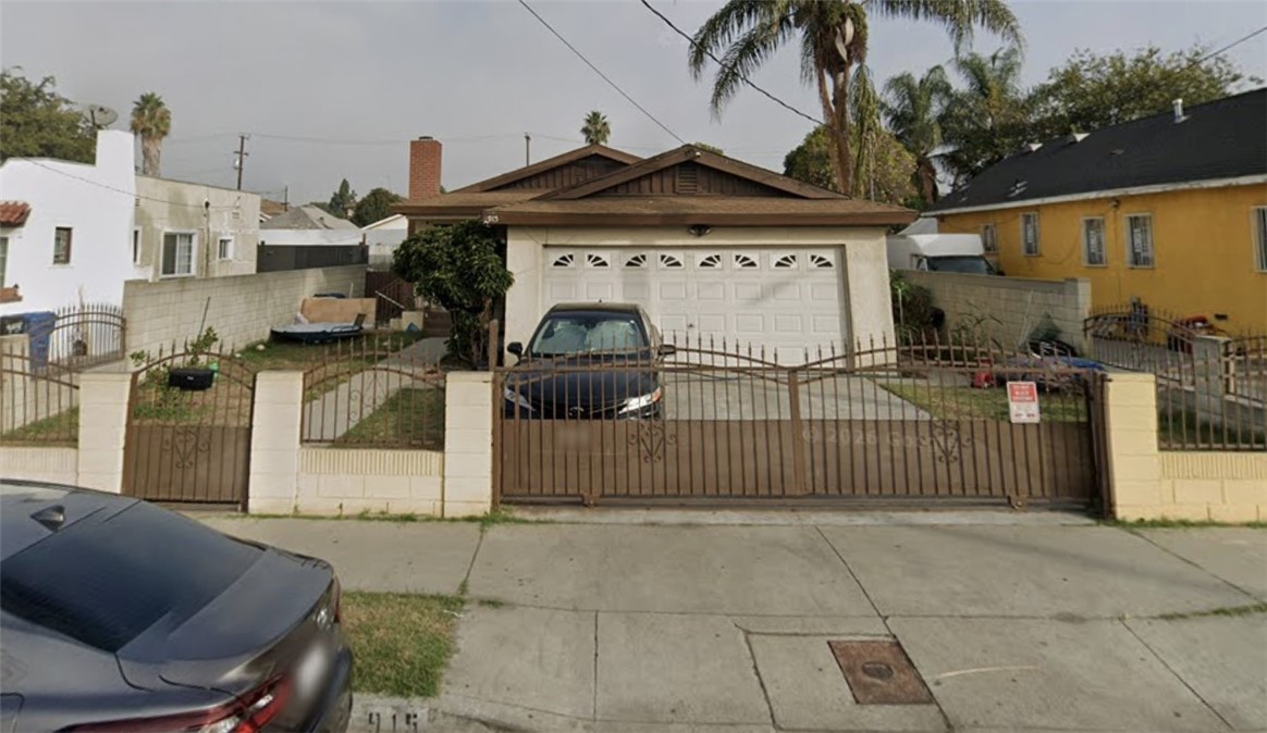 915 E 41st