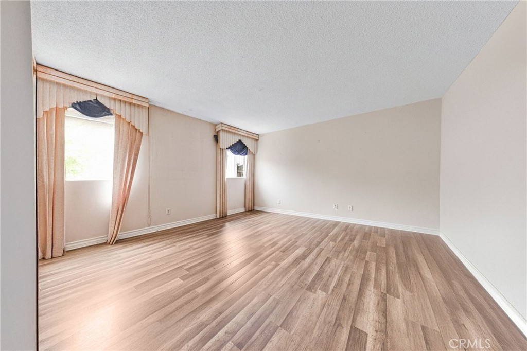 915 E 41st