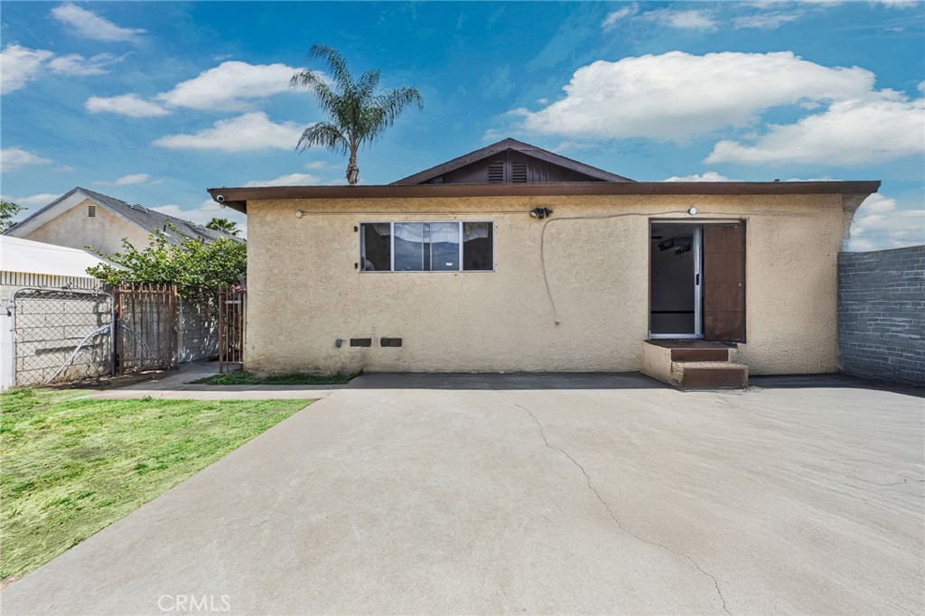 915 E 41st
