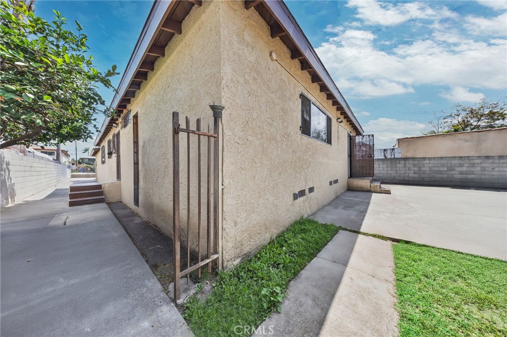 915 E 41st