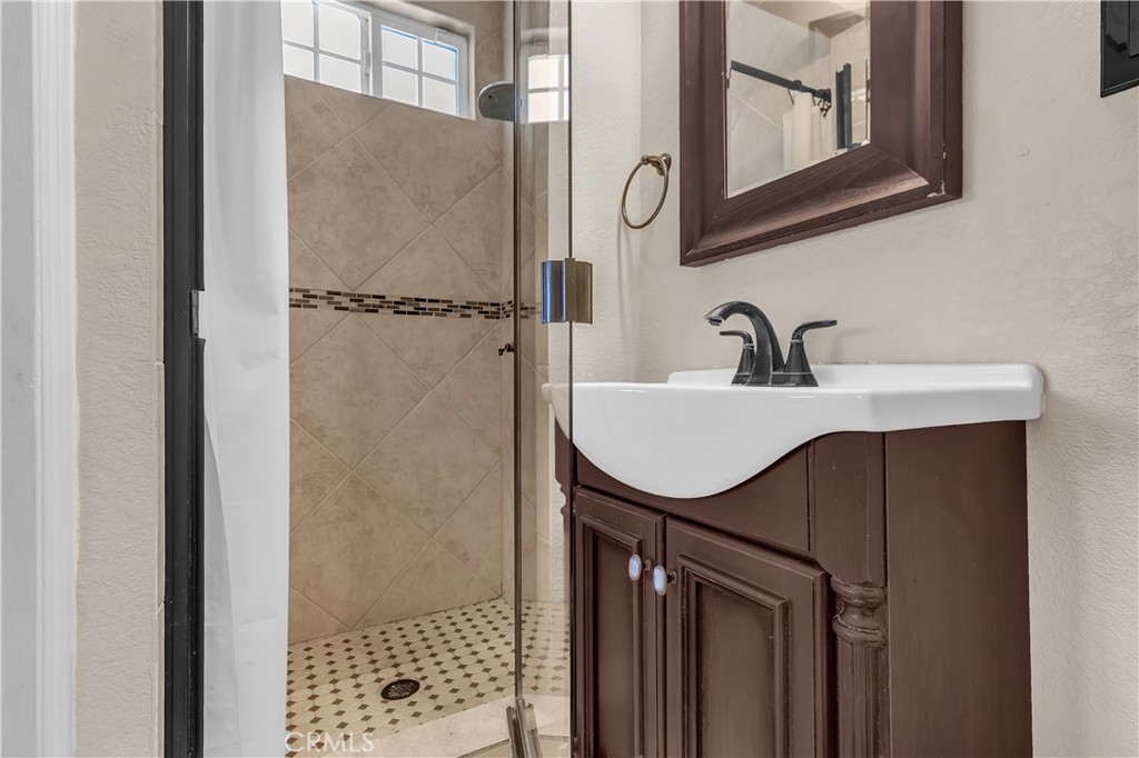 5944 Pennswood