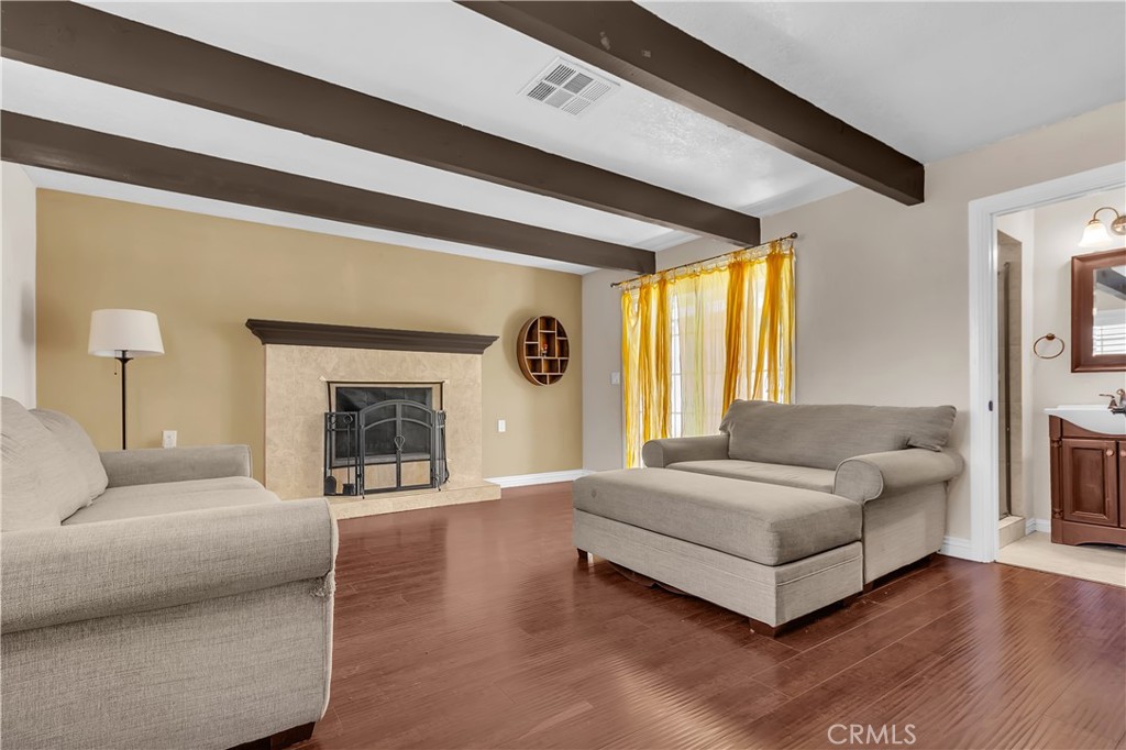 5944 Pennswood