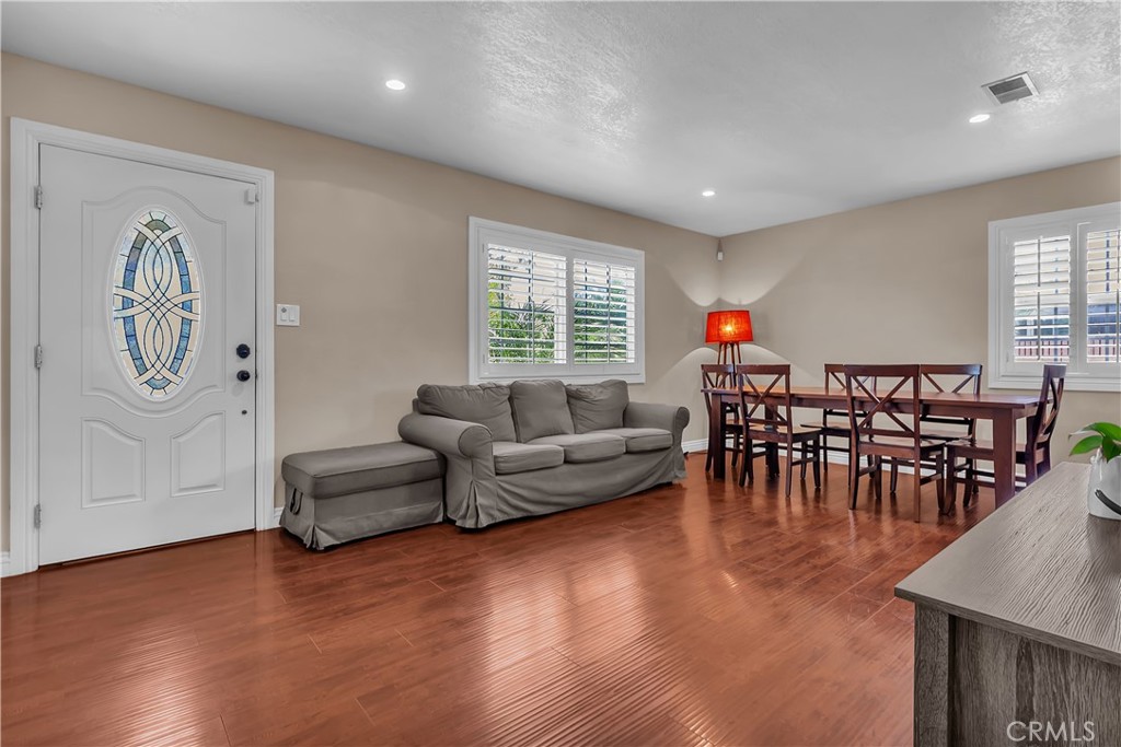 5944 Pennswood