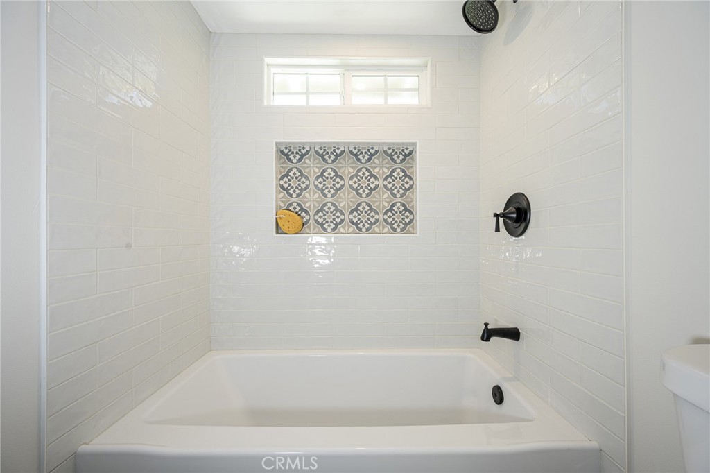 2362 W 234th