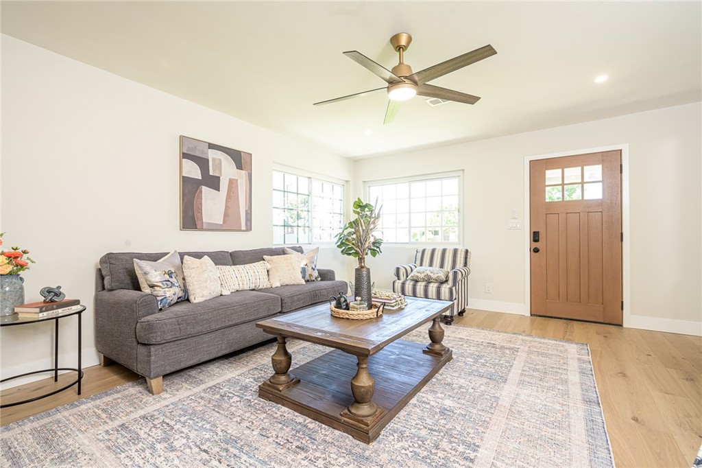 2362 W 234th