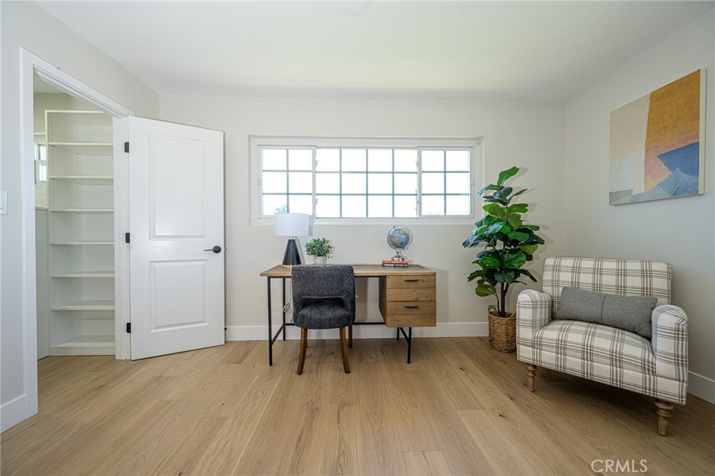 2362 W 234th