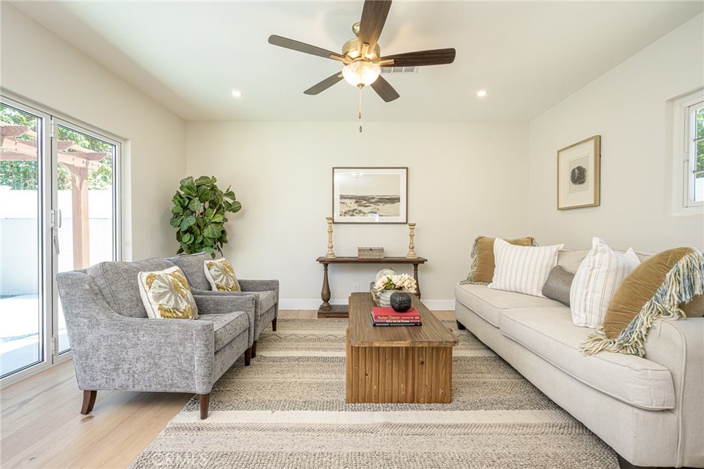 2362 W 234th