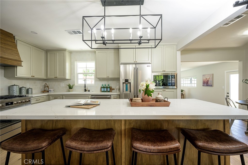 2362 W 234th