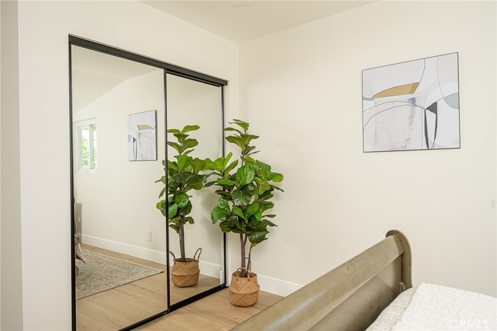 2362 W 234th