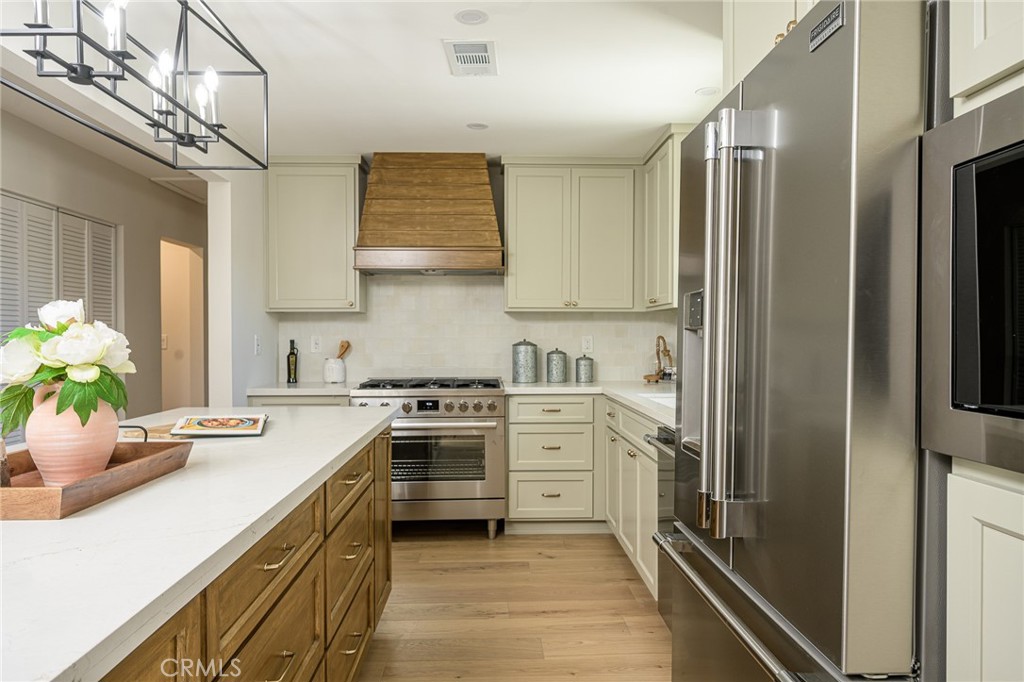 2362 W 234th