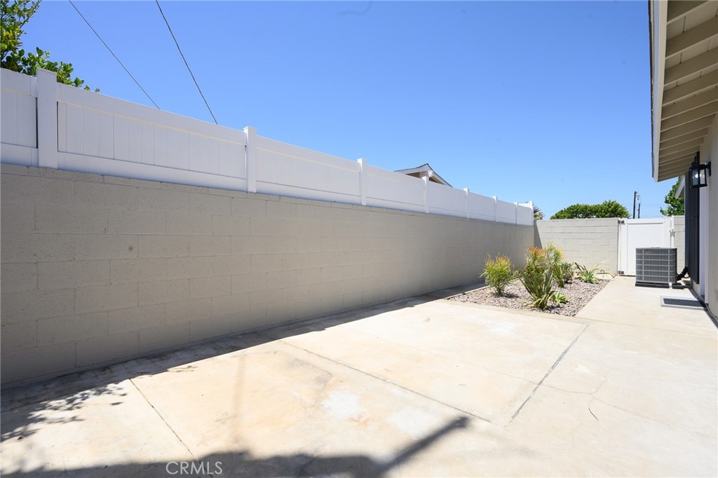 2362 W 234th