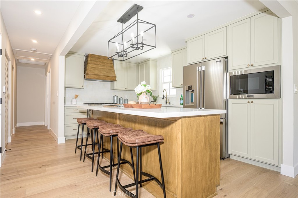 2362 W 234th
