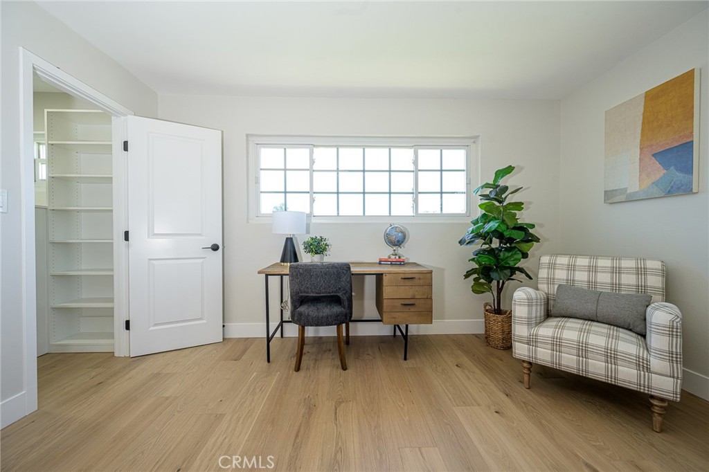 2362 W 234th