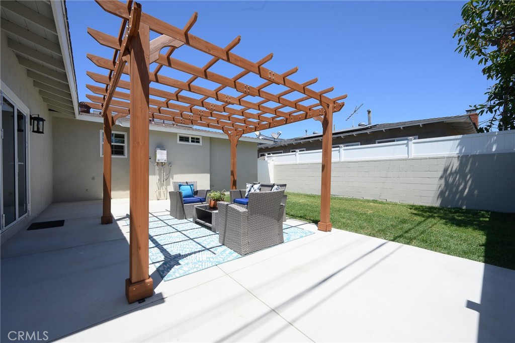 2362 W 234th