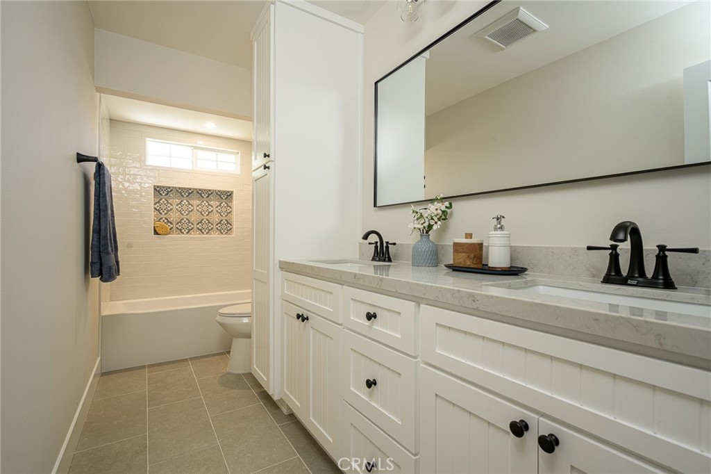 2362 W 234th