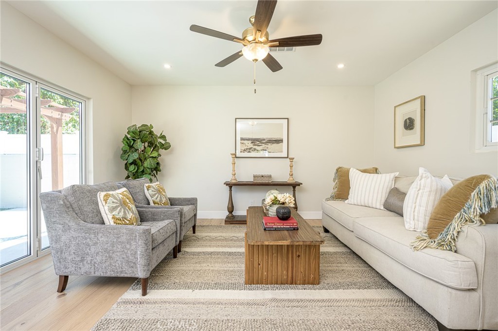 2362 W 234th