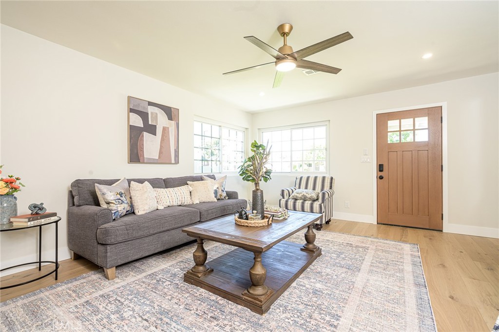 2362 W 234th
