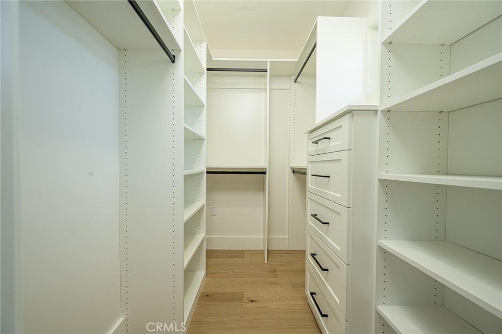 2362 W 234th
