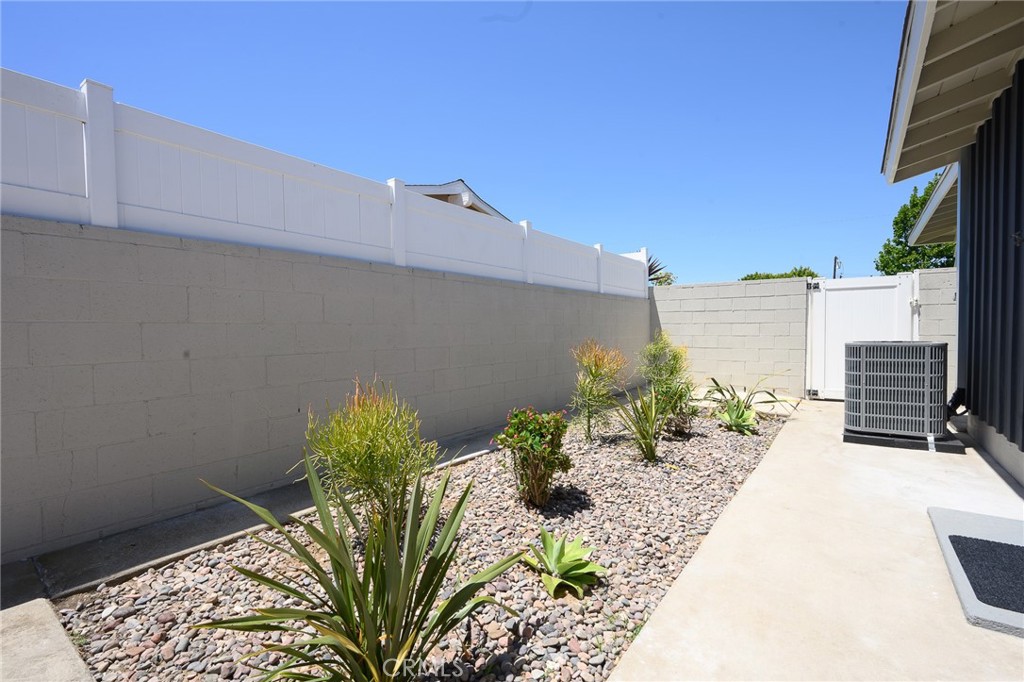 2362 W 234th