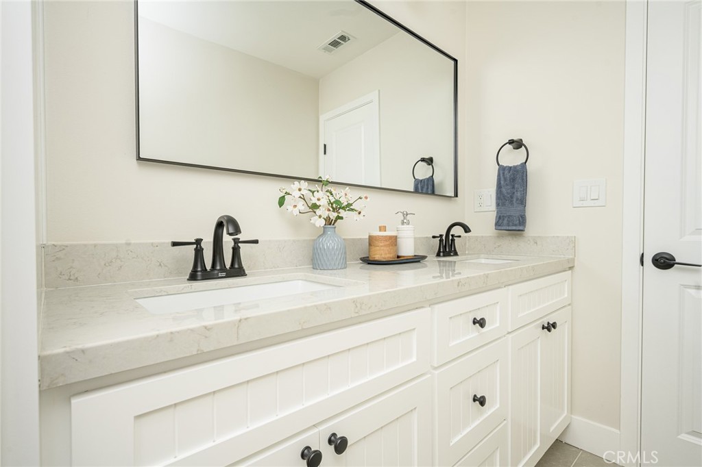 2362 W 234th