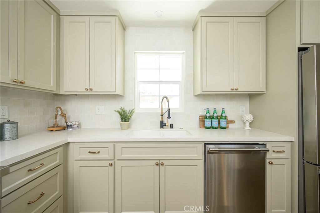 2362 W 234th