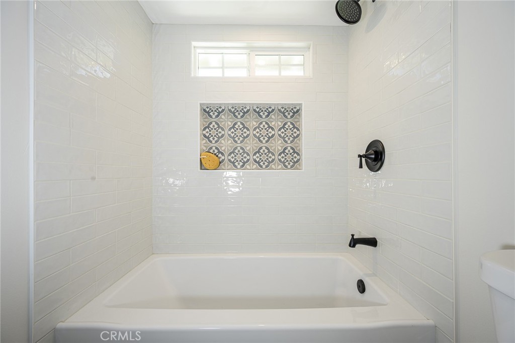 2362 W 234th