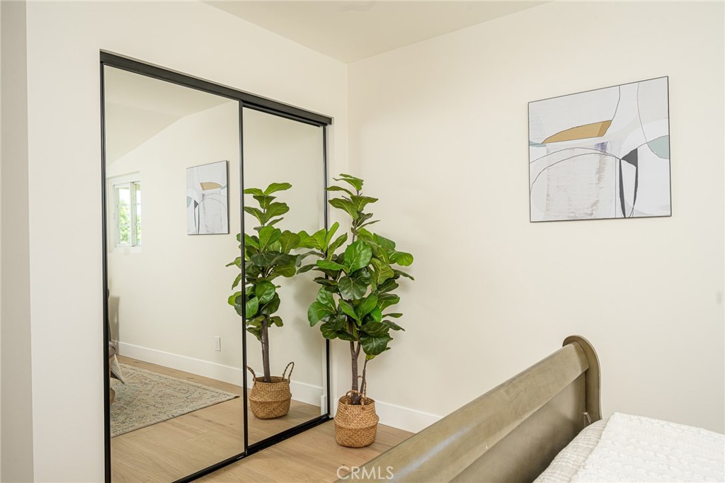 2362 W 234th