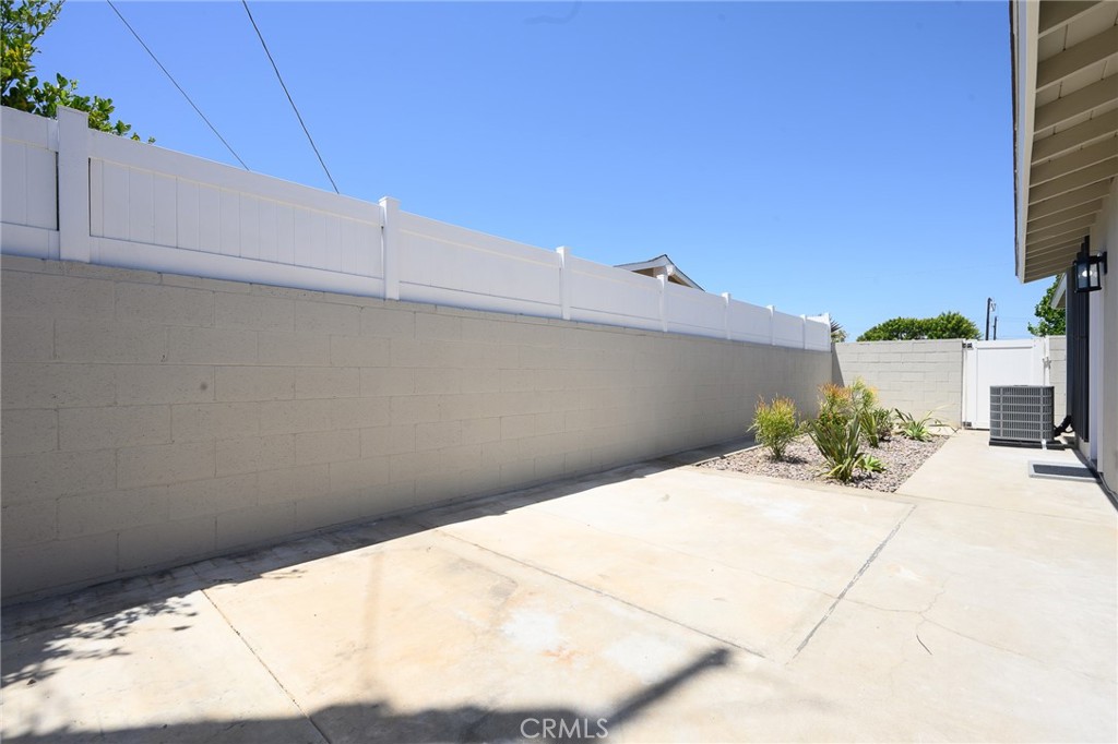 2362 W 234th