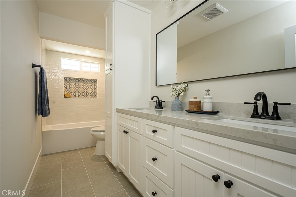 2362 W 234th