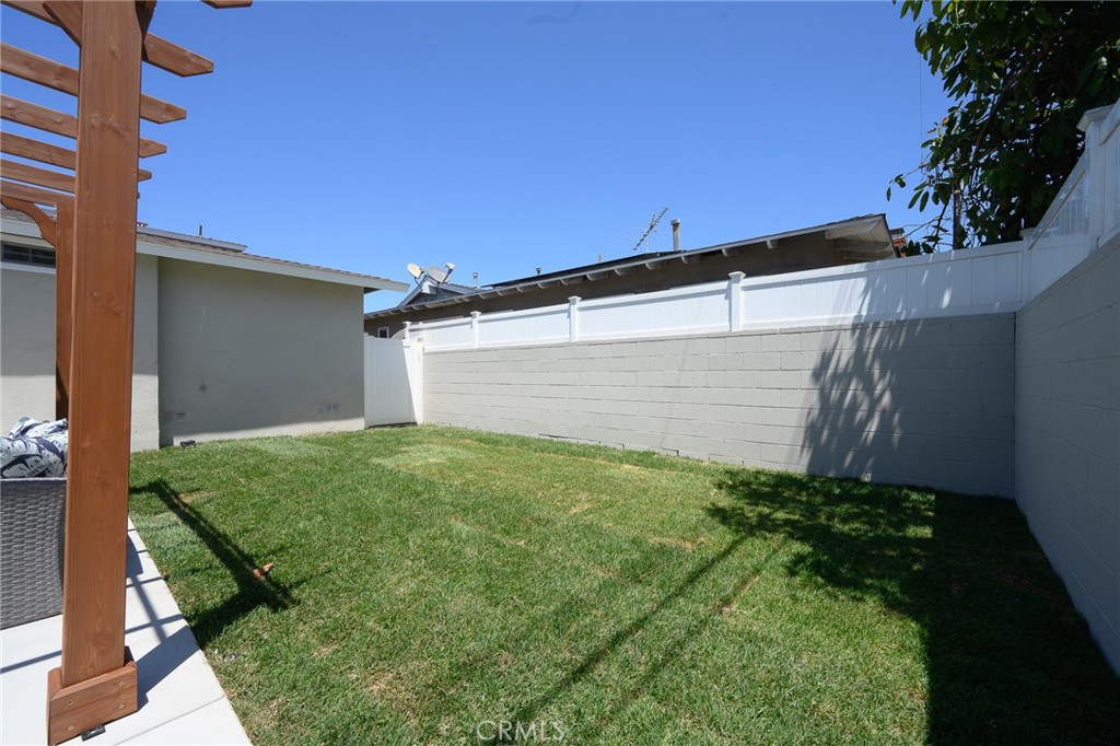 2362 W 234th
