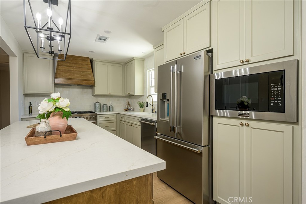 2362 W 234th