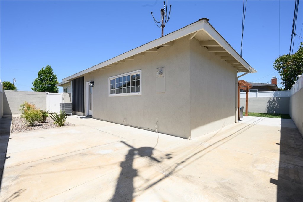 2362 W 234th