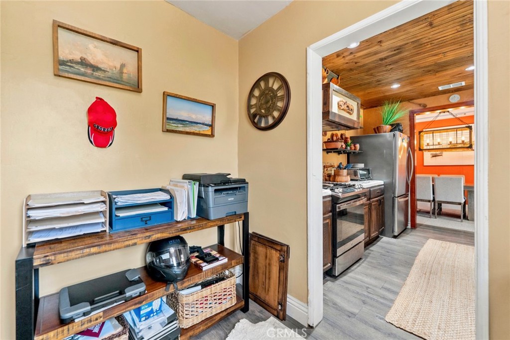 2526 E 220th