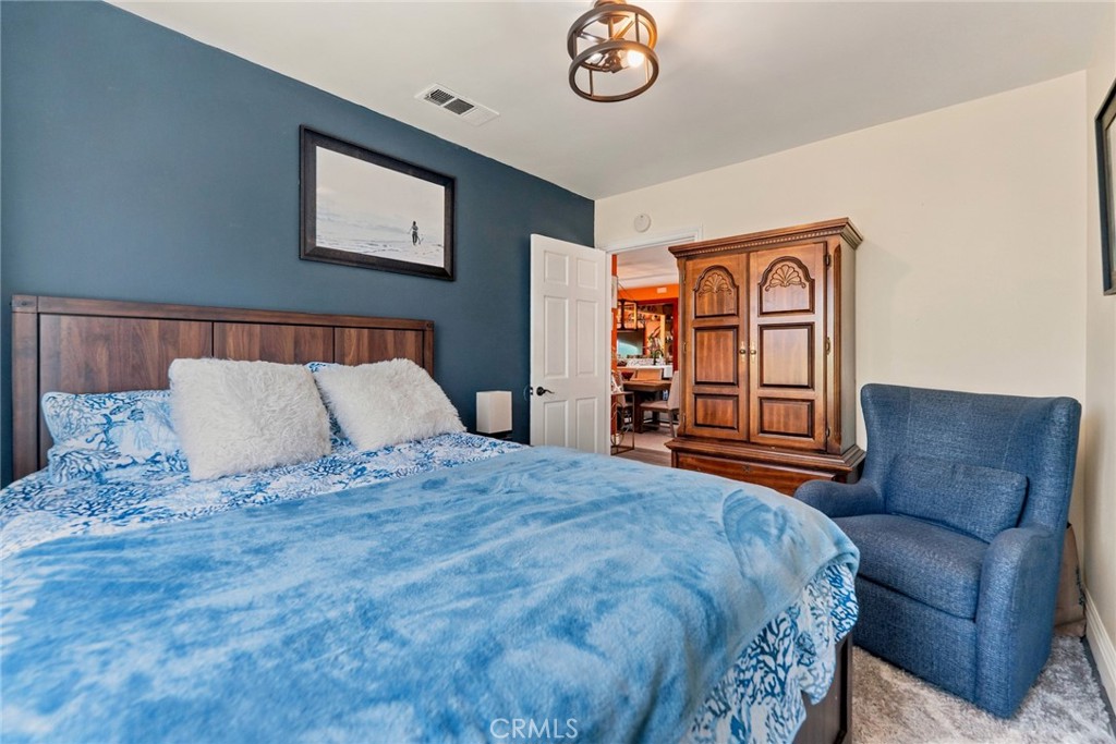 2526 E 220th
