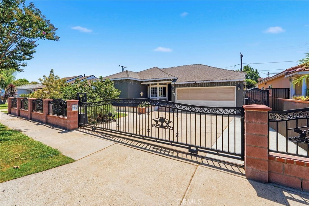 2526 E 220th