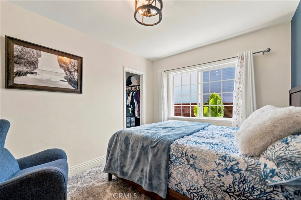 2526 E 220th