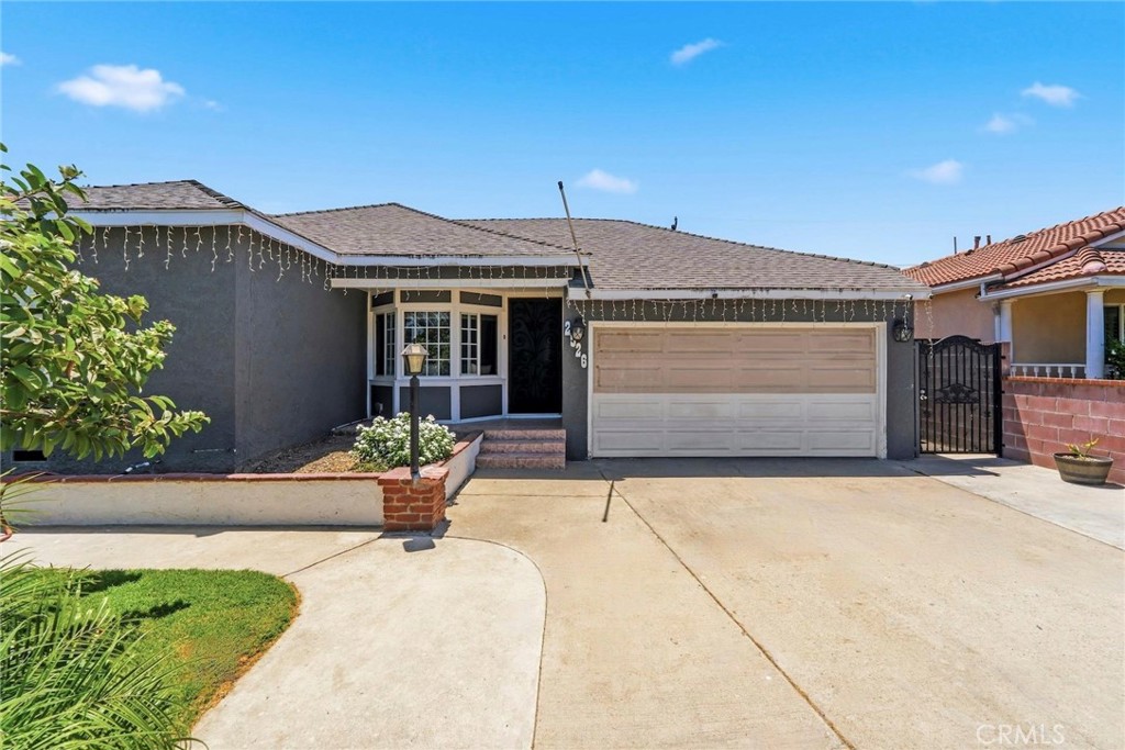2526 E 220th