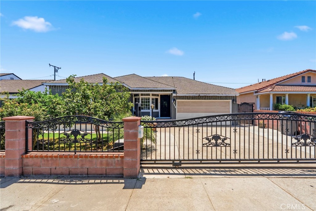 2526 E 220th