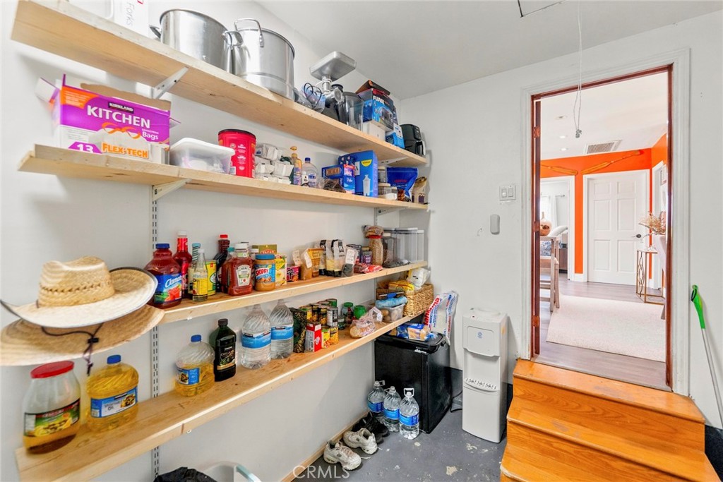 2526 E 220th