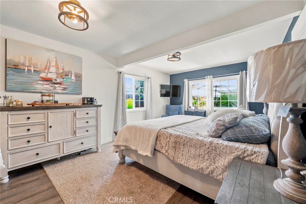 2526 E 220th