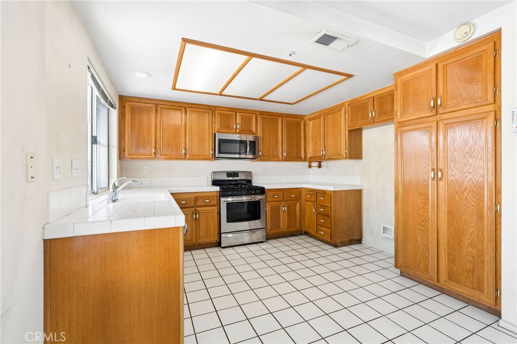 6613 Blanchard