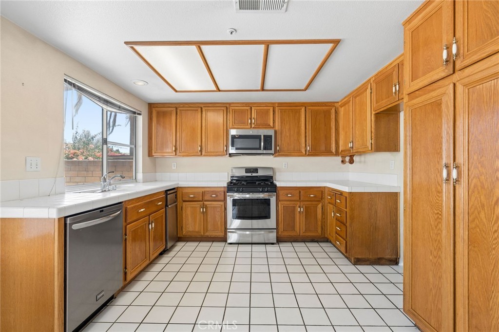 6613 Blanchard