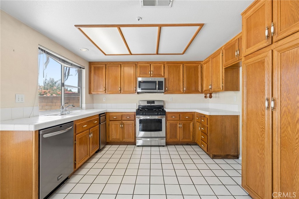 6613 Blanchard