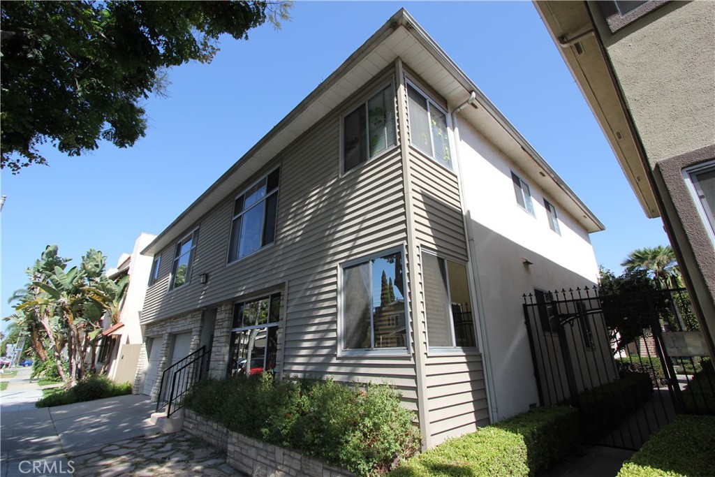 1831 E Appleton