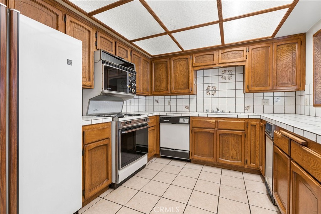 2431 Claremont