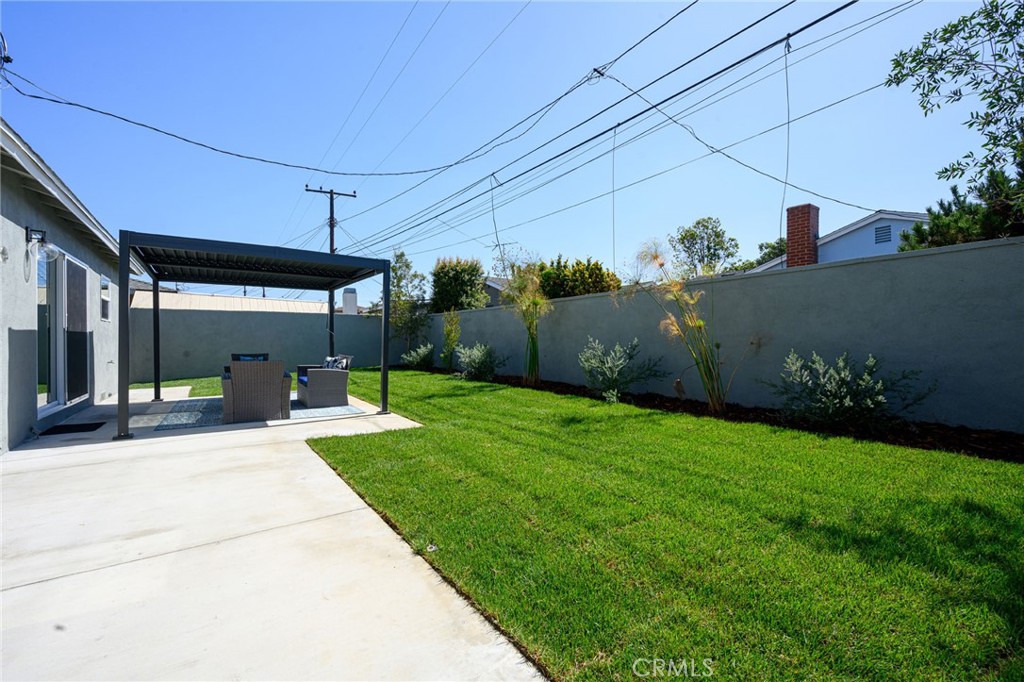 2306 W 180th St