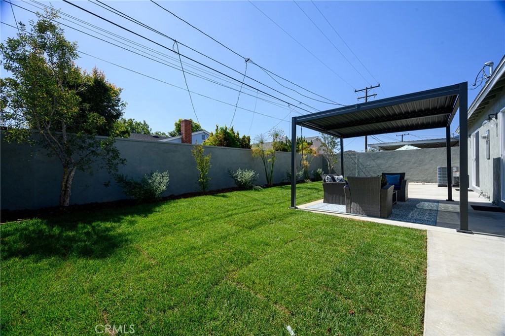 2306 W 180th St