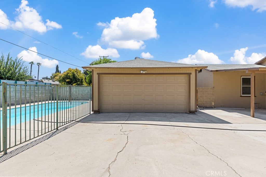 330 S Carmalita Street